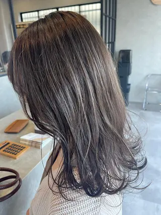 セミロング カラー 一ノ瀬 暁のヘアスタイル