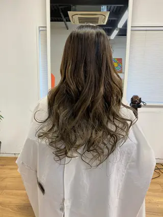 ロング カラー サロン ド ソワのヘアスタイル