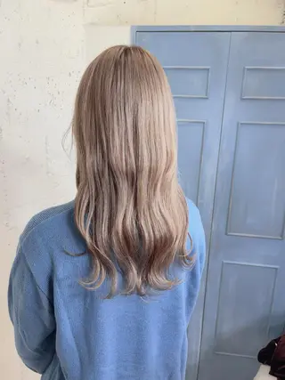 ロング カラー 透明感ハイトーン🦄 キラ🌈のヘアスタイル