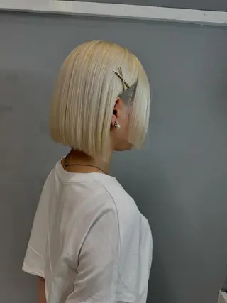 ショート カラー gisel エリナのヘアスタイル