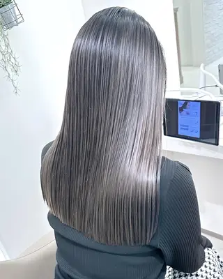 セミロング カラー 尾﨑 春華のヘアスタイル