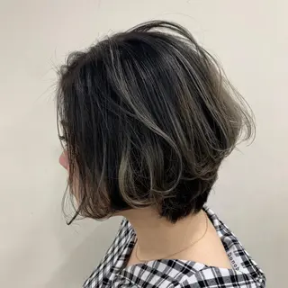 ショート カラー 薄田 珠美のヘアスタイル