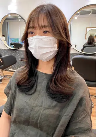 セミロング 大人可愛いレイヤー 大田のヘアスタイル