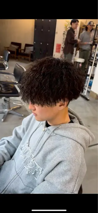 ショート パーマ メンズ おがた たくむの眉毛・アイブロウイメージ