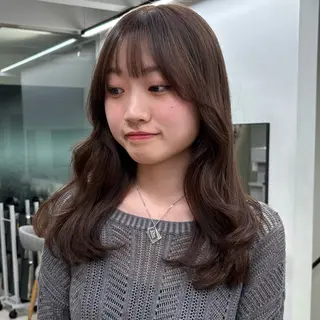 セミロング 盛れる透明感カラー・ momokaのヘアスタイル