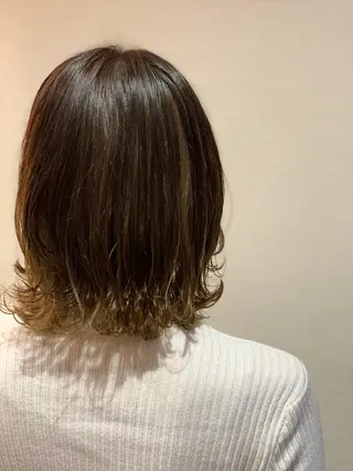 ミディアム カラー 蓮見  友里のヘアスタイル