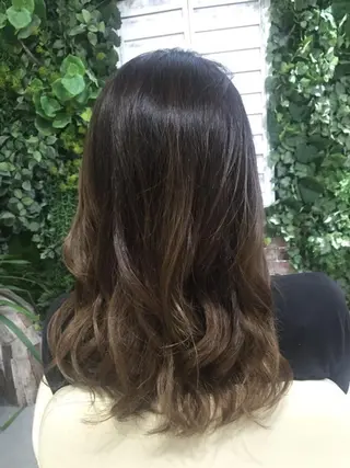ミディアム 大人女性に寄り添う 髪質改善サロンのヘアスタイル