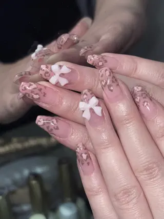 ネイル さゆり￤推しキャラ ￤ロングネイル🩷のネイルデザイン