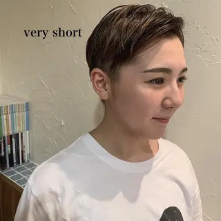 ショート カラー 透明感カラー👑 井上美乃里のヘアスタイル