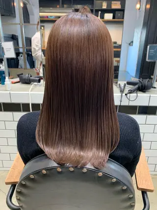 ミディアム カラー トップ スタイリストのヘアスタイル
