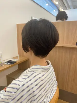 ショート カラー 林 瑠夏のヘアスタイル