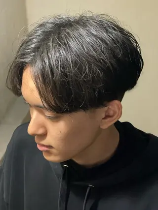 ミディアム メンズ 海老原 コウのヘアスタイル