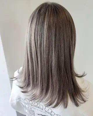 セミロング カラー RU RIのヘアスタイル