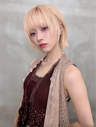 ショート ブリーチなしWカラー /レイヤー/設樂彩乃のヘアスタイル