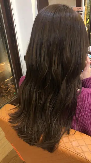 ロング カラー 川元 汐音のヘアスタイル