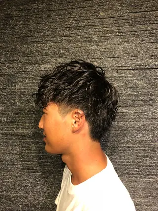 ミディアム パーマ メンズ 牧 颯斗のヘアスタイル