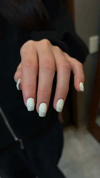 ネイル しおん🎶｜ひと 癖ニュアンス｜個性派のネイルデザイン