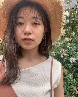 ミディアム 緑川 瑞穂のヘアスタイル