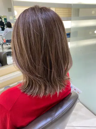ミディアム カラー レイヤーカット/ ハイライト　千咲季のヘアスタイル