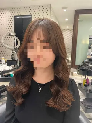 ロング カラー コテ巻きパーマ 藤野佑成のヘアスタイル