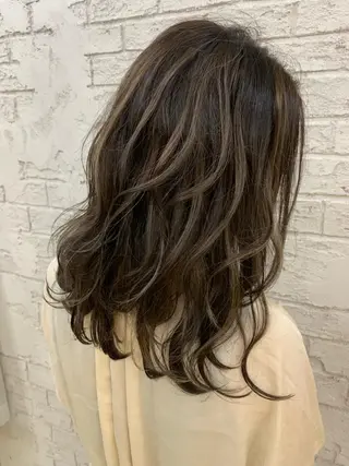 セミロング 🇺🇸ハイライト特 化美容師🇺🇸漆沢のヘアスタイル