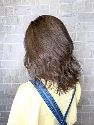 ミディアム ブリーチ毛矯正.髪質 改善.髪にドラマをのヘアスタイル