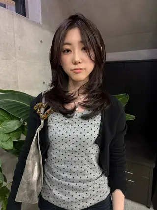 セミロング レイヤーカット\ウル フ　chinatsuのヘアスタイル