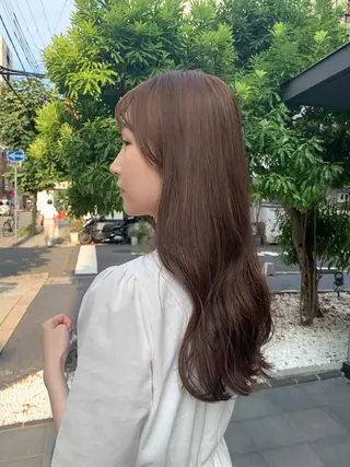カラー なのは\透け感カラー \レイヤーカットのヘアスタイル