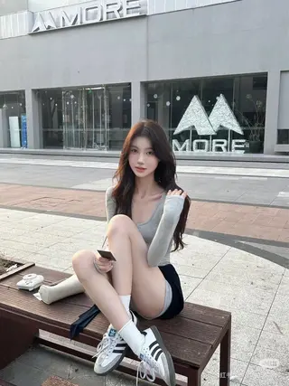 ロング 【韓国レイヤー特化 ハッシュカット】のヘアスタイル