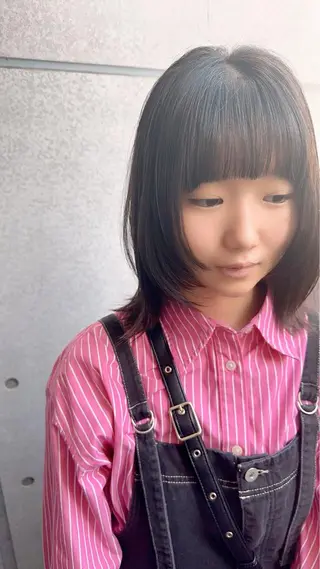 ミディアム カラー パーマ ヘアアレンジ メンズ キッズ ネイル マツエク・マツパ アイブロウ レイヤーカット／顔周 りカット/縮毛矯正のヘアスタイル