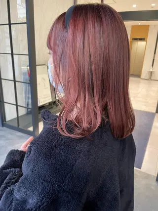 ミディアム カラー akane .のヘアスタイル
