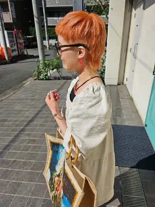 ショート カラー 谷 結奈のヘアスタイル