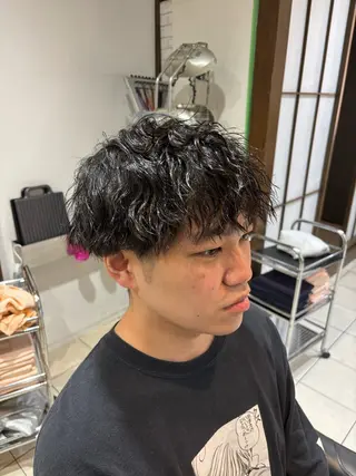パーマ メンズ 塩崎 絢世のヘアスタイル