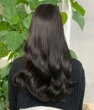 ロング カラー ✨️赤み消しカラー/ ミルクティーベージュのヘアスタイル