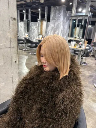 ショート カラー ハイトーン 横浜💞ミオのヘアスタイル