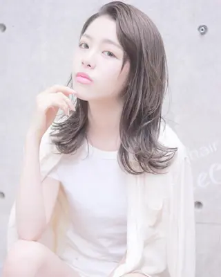セミロング カラー 及川 光のヘアスタイル