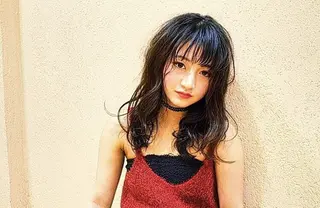 セミロング ヘアアレンジ レイヤーカット✖️ 柔らかベージュカラーのヘアスタイル