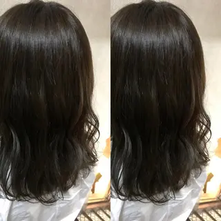 ミディアム カラー 小栗 麻衣のヘアスタイル