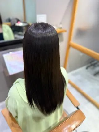 ロング カラー チョウ シモのヘアスタイル