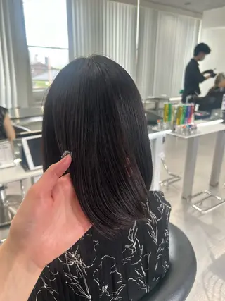ミディアム あやめ🪽 オリーブ/ハイトーンのヘアスタイル