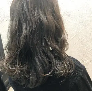 ミディアム カラー 岩田 萌那のヘアスタイル