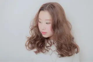セミロング カラー ハイトーン×髪質改善 KENTAのヘアスタイル