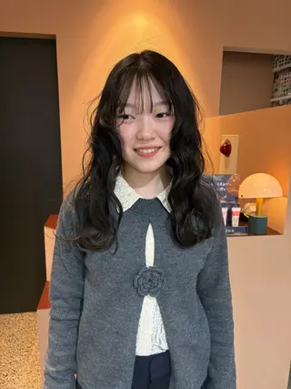 セミロング 韓国レイヤー YOKE reinaのヘアスタイル