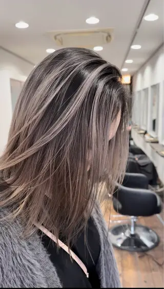 ミディアム バレイヤージュ 隅中秀弥のヘアスタイル