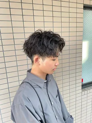 ショート カラー パーマ ヘアアレンジ メンズ アイブロウ スパイキー/フェザー /波巻き/かいとのヘアスタイル