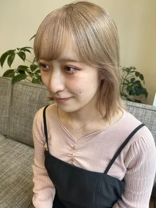 ミディアム カラー 💓パーマ，💗 レイヤーカットのヘアスタイル