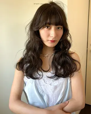 ロング カラー mizuki/ピンク ベージュ.レイヤーのヘアスタイル