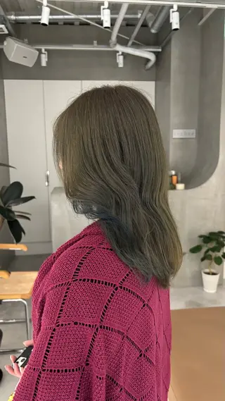 カラー 塔尾 真那のヘアスタイル