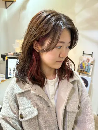 ミディアム カラー 山内 利紗のヘアスタイル