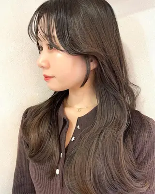 ロング レイヤーカット、 大人可愛い　中村美羅のヘアスタイル